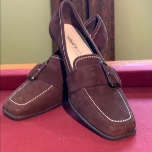 Aerosoles brown suede kitten heels